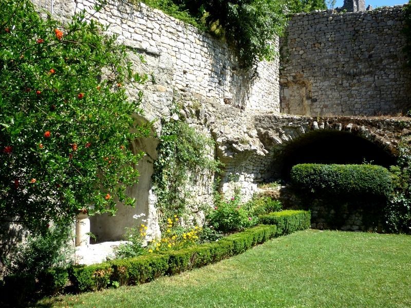 JARDIN-SUSPENDU-AMENAGE-DS-LA-1ER-MOITIE-DU-XVIIEME-A-VOGUE-DPT-07-11-=--X.jpg