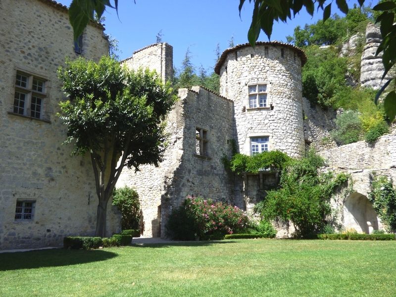 JARDIN-SUSPENDU-AMENAGE-DS-LA-1ER-MOITIE-DU-XVIIEME-A-VOGUE-DPT-07-12-=--X.jpg