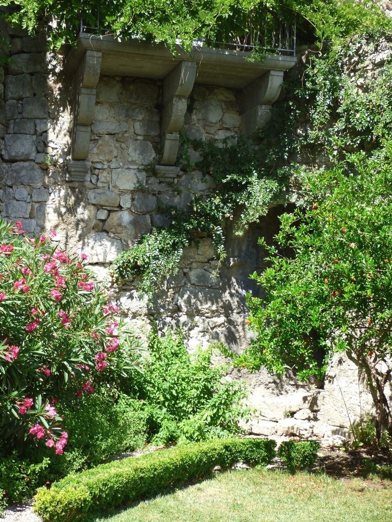 JARDIN-SUSPENDU-AMENAGE-DS-LA-1ER-MOITIE-DU-XVIIEME-A-VOGUE-DPT-07-16-=--X.jpg